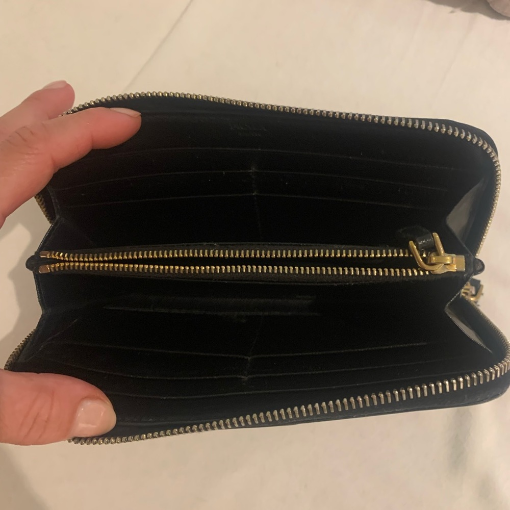 Real Prada wallet in great condition